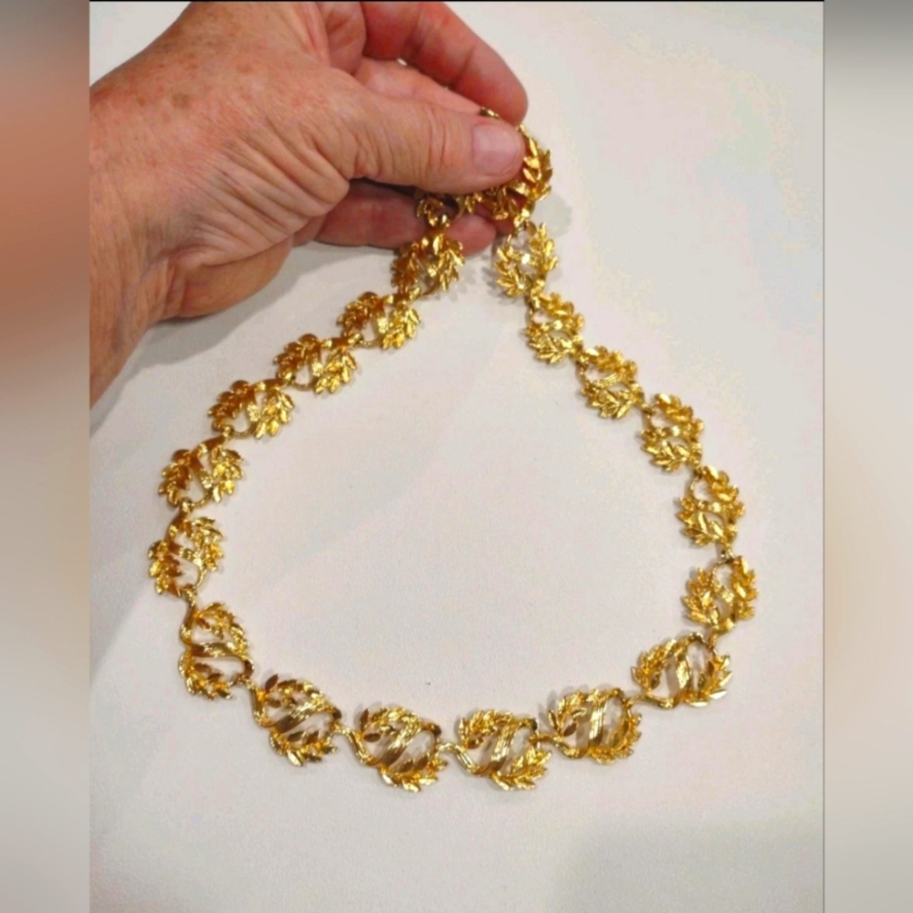 Napier GoldTone Leaf Chain Necklace Euc Vtg